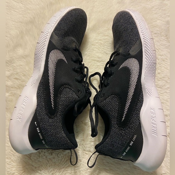 Nike women’s stroke running shoes Black White Dk Smoke Grey Iron Grey size 9.5 - Picture 7 of 14